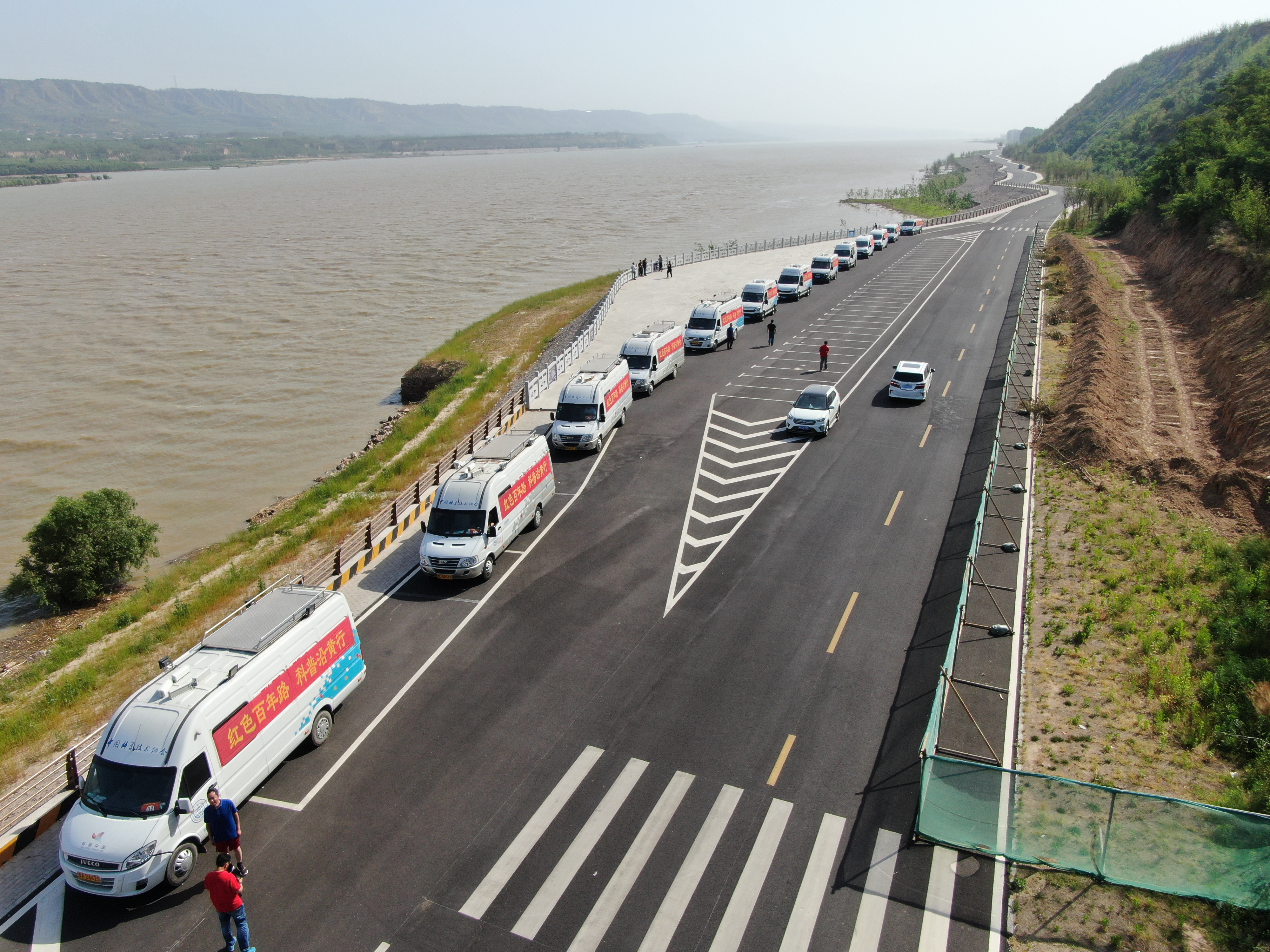 河南郑州科技馆科普大篷车开展"红色百年路-科普沿黄行"活动