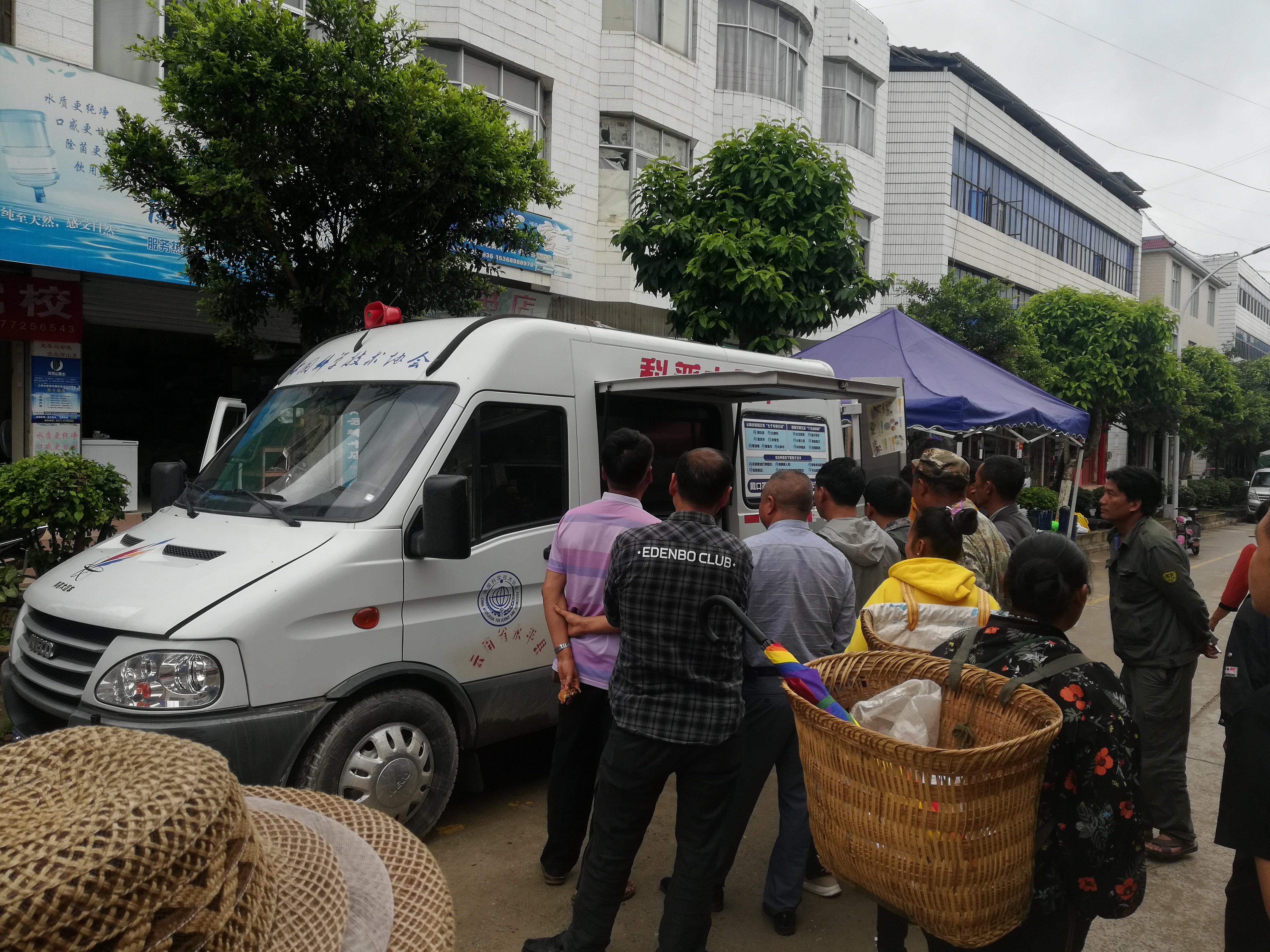 云南永平县科协到杉阳镇开展农机安全生产暨科普大篷车进农村宣传活动