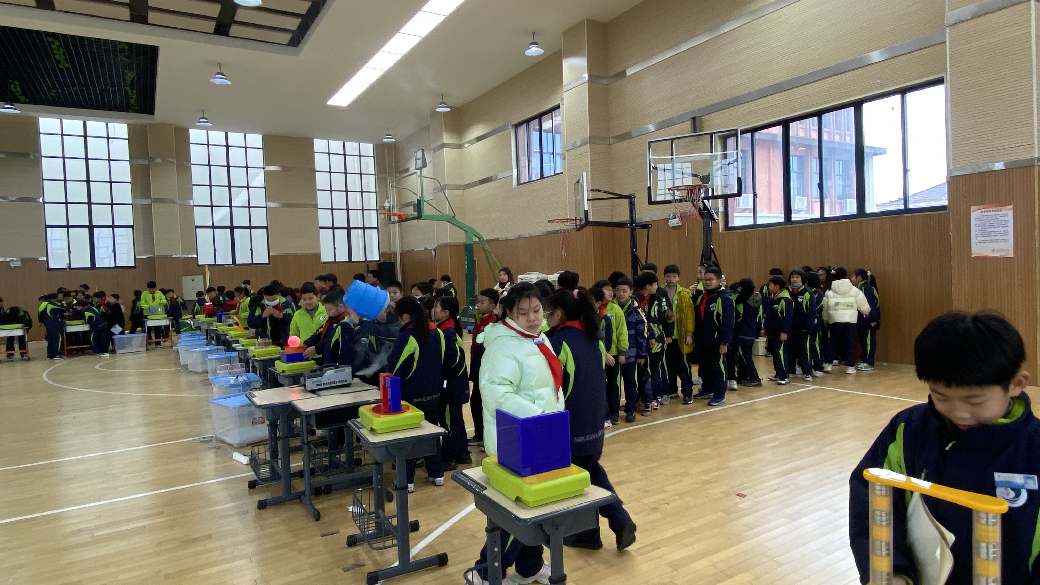 浙江省台州市科协科普大篷车走进路桥区南官小学