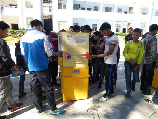 学生动手操作体验