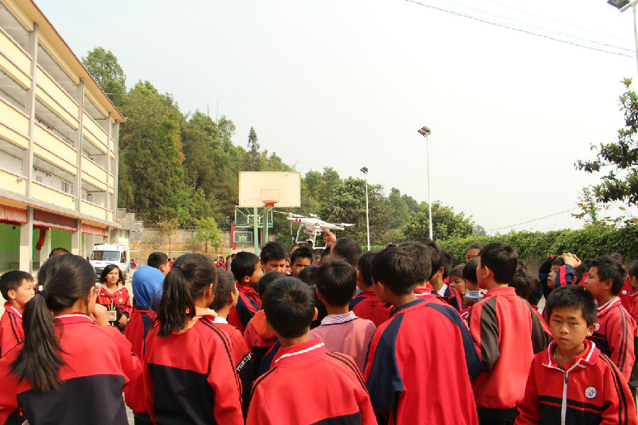 云南省镇沅县科普大篷车走进九甲镇中心小学